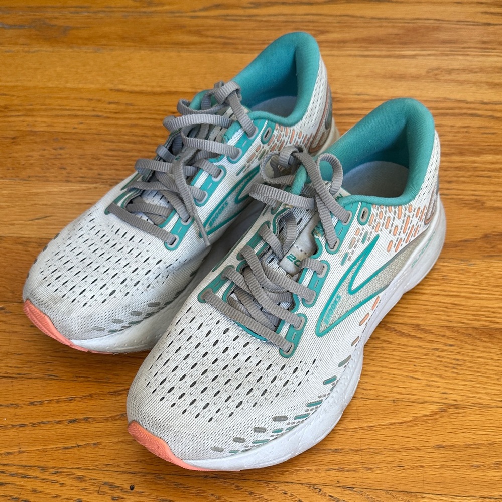 Brooks Women's Running Shoes in Light Gray, Teal & Coral Accent- size 7